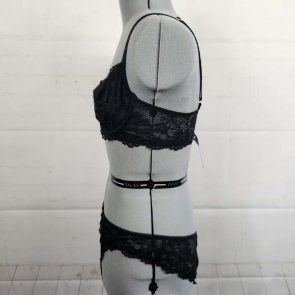 Savage X Fenty Floral Lace Unlined Bra & Cheeky Panty (Small) Set Black 32B - Picture 5 of 12